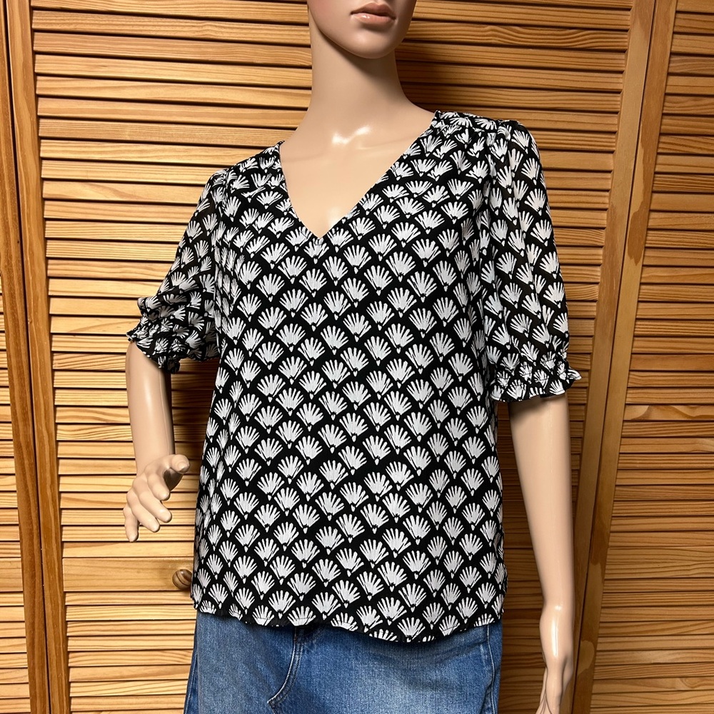 J crew women’s blouse top medium V neck line floral print short puff sleeves